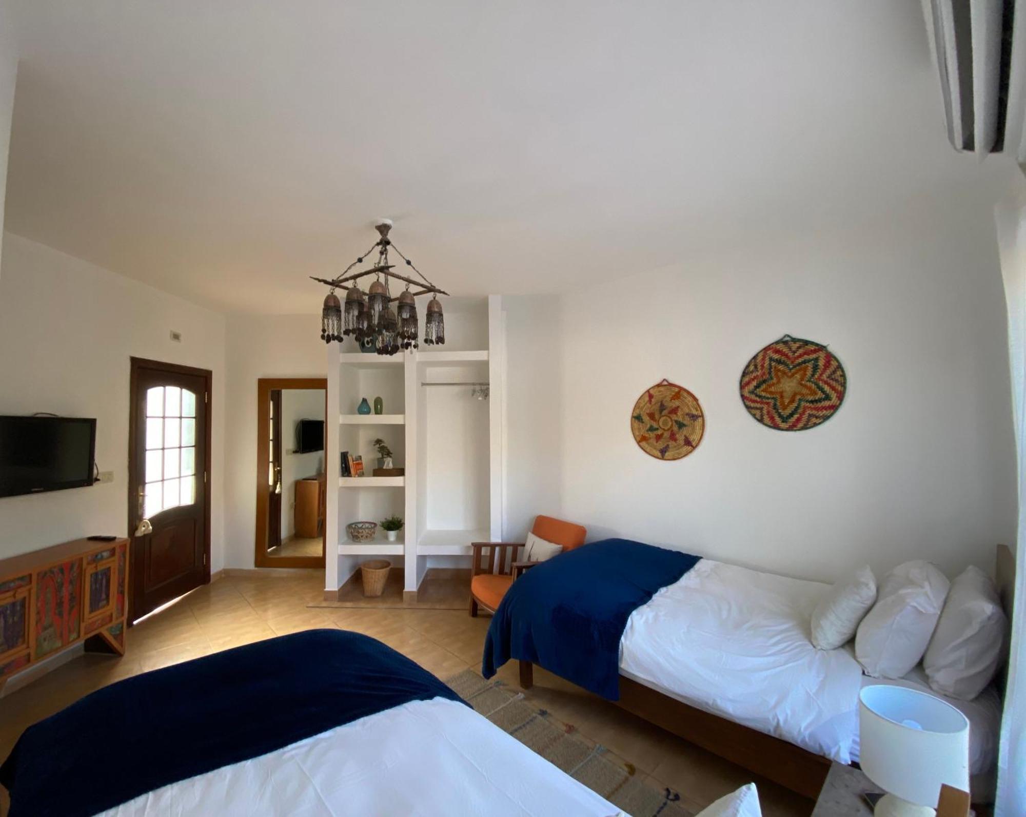 The Precious Guesthouse Sweimeh Bagian luar foto
