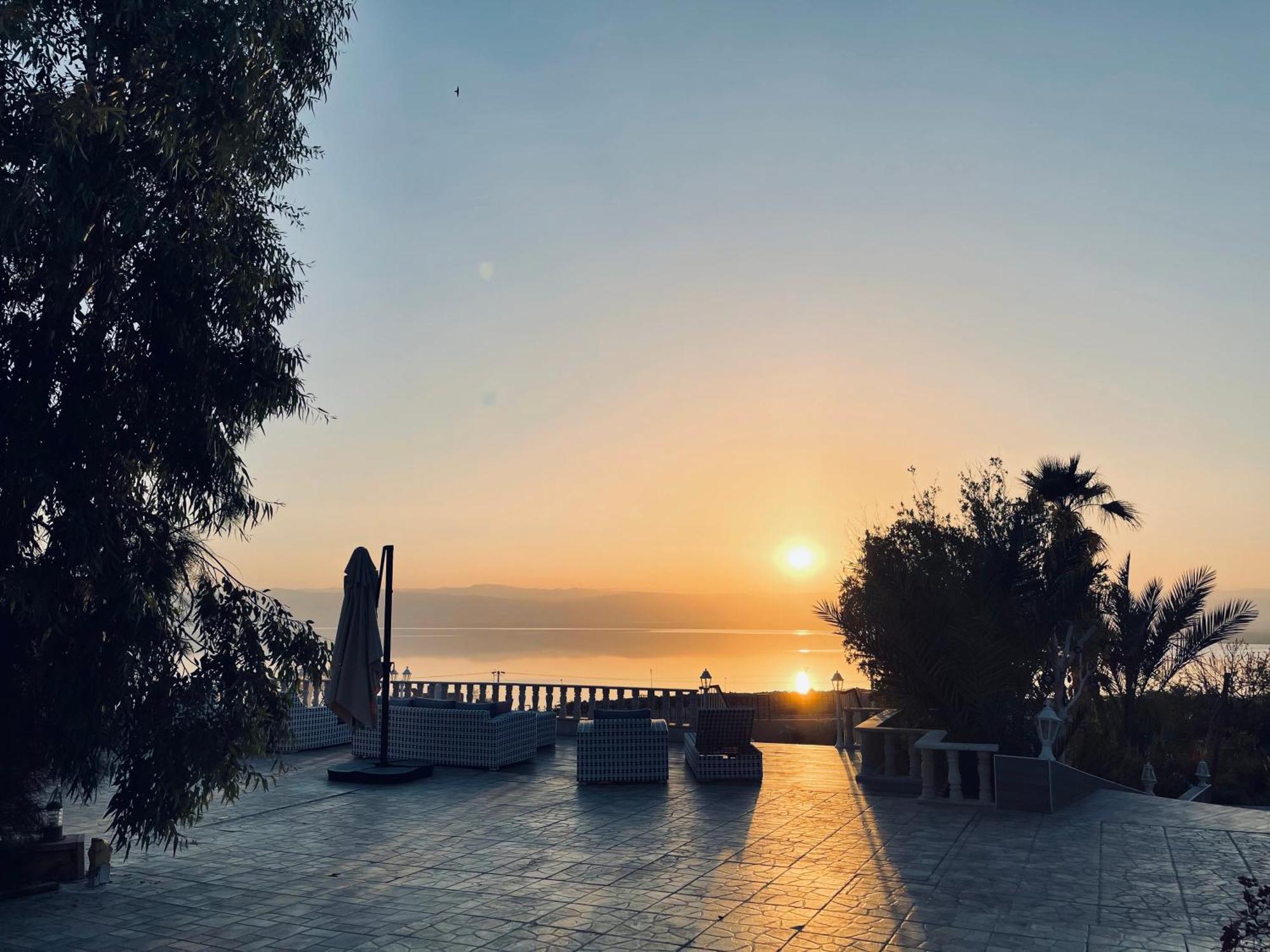 The Precious Guesthouse Sweimeh Bagian luar foto