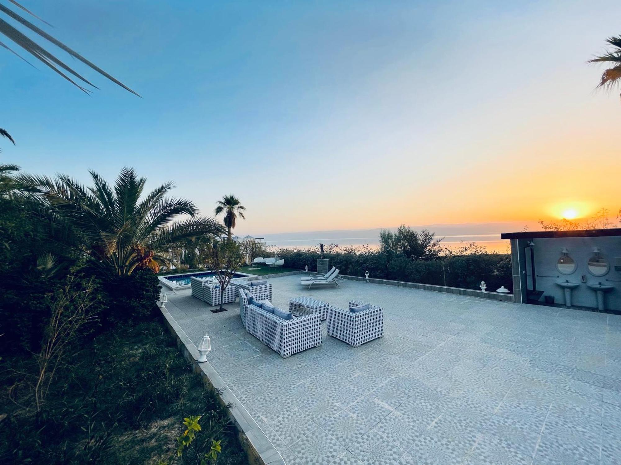 The Precious Guesthouse Sweimeh Bagian luar foto