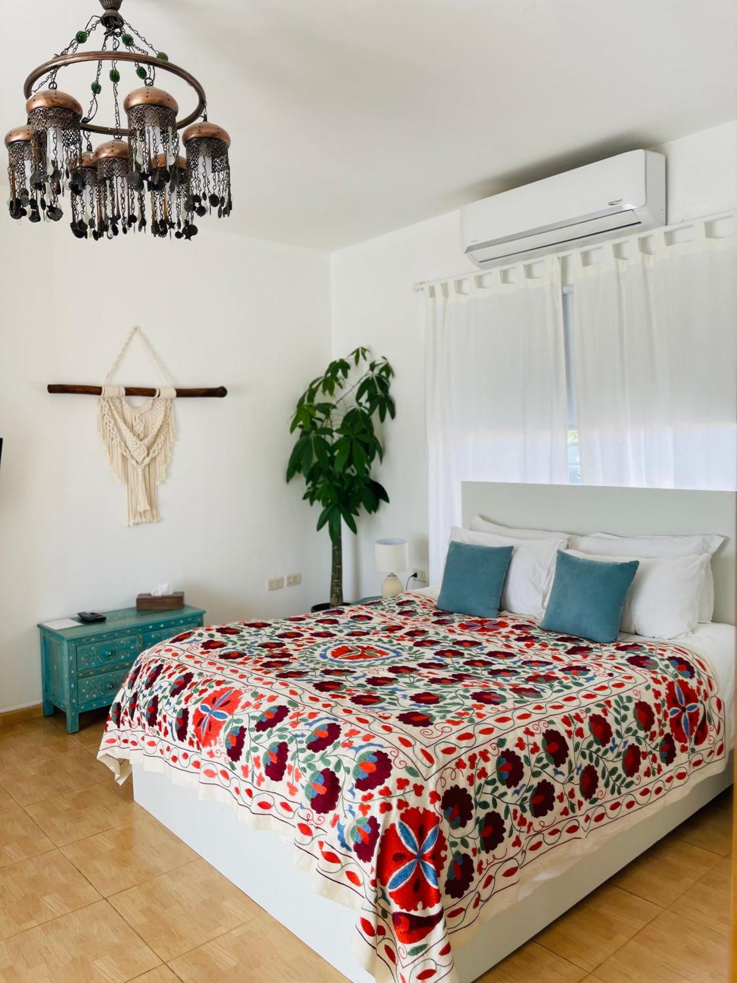 The Precious Guesthouse Sweimeh Bagian luar foto
