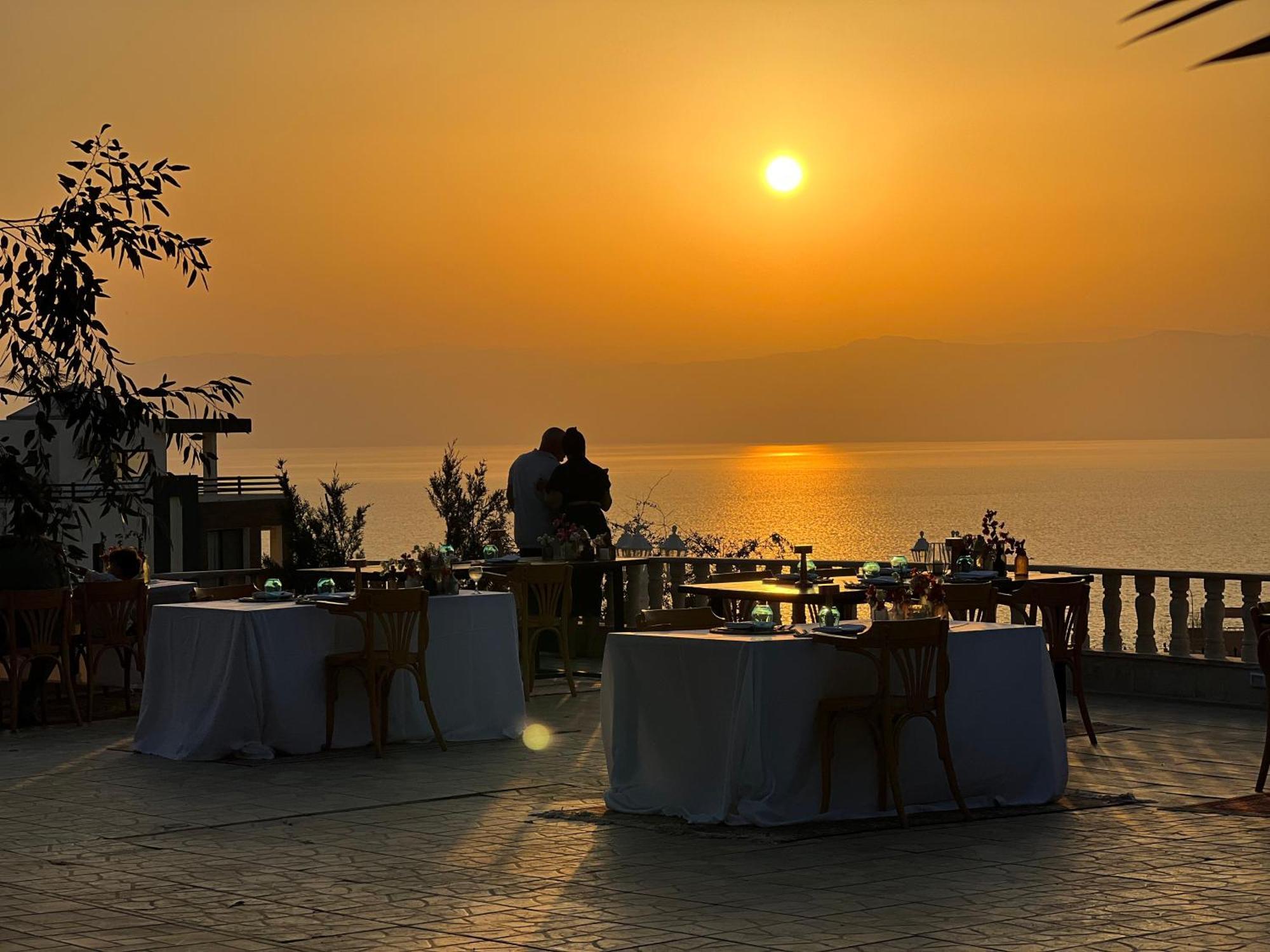 The Precious Guesthouse Sweimeh Bagian luar foto